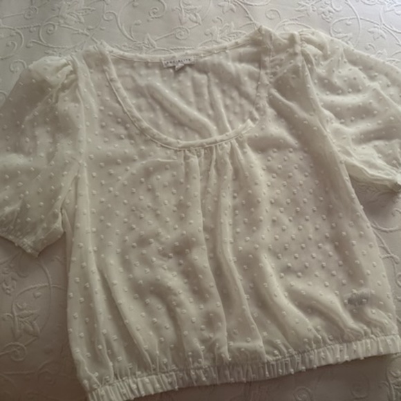 Socialite , white sheer with white dot print, Medium, has run in fabric - Picture 4 of 10